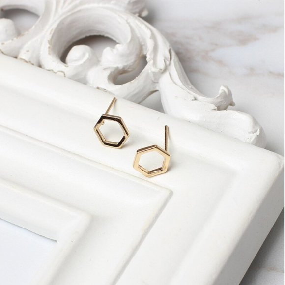 "6 Points" Minimalist Hexagon Simple Stud Earrings - Picture 5 of 7
